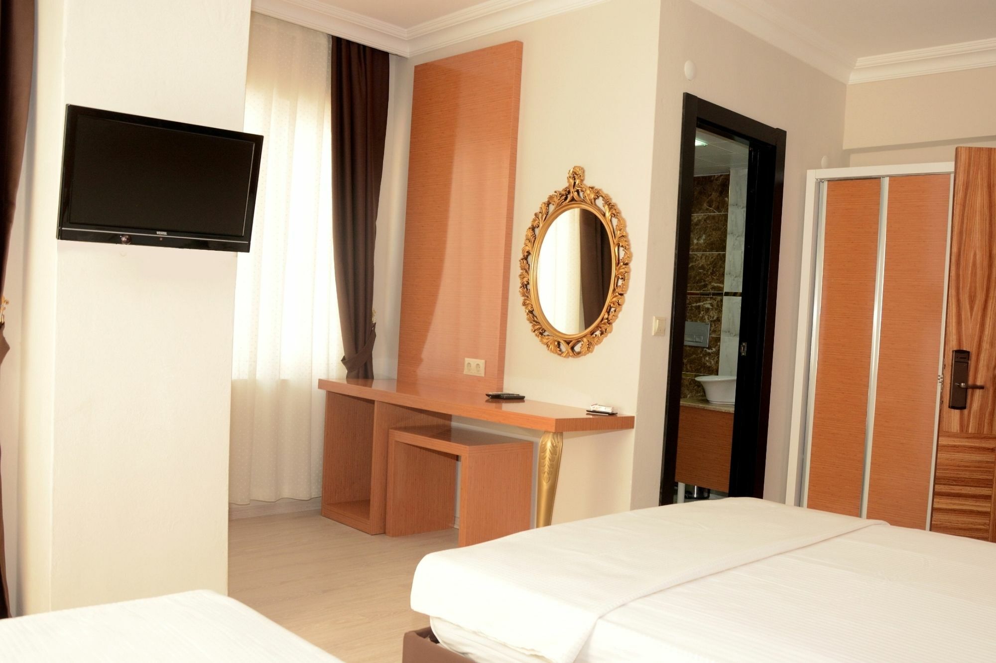 Derin Suit Otel Анталия Екстериор снимка