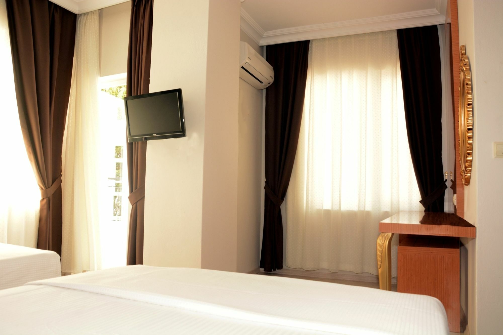 Derin Suit Otel Анталия Екстериор снимка