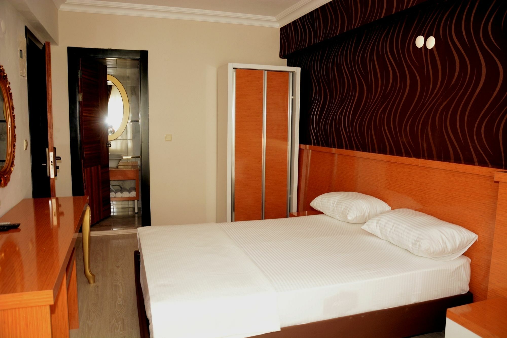 Derin Suit Otel Анталия Екстериор снимка